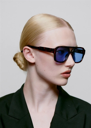 Kaya solbrille Demi Tortoise ( Blue Lens ) A.kjærbede